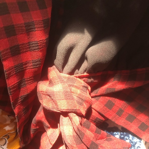 ❤️VICI Long Sleeve Off the Shoulder Checkered Red Black Puffy Waist Tie Top S - Picture 3 of 5